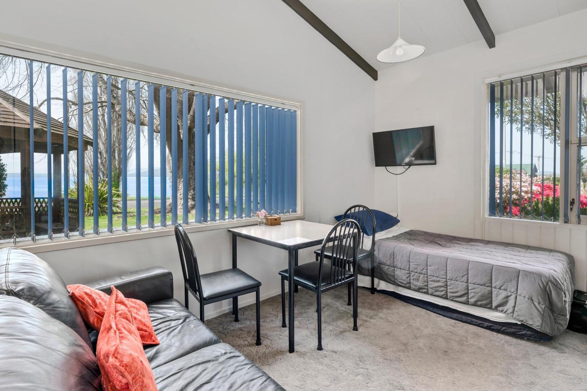 Jack & Di'S Lakefront Motel Rotorua Exteriör bild