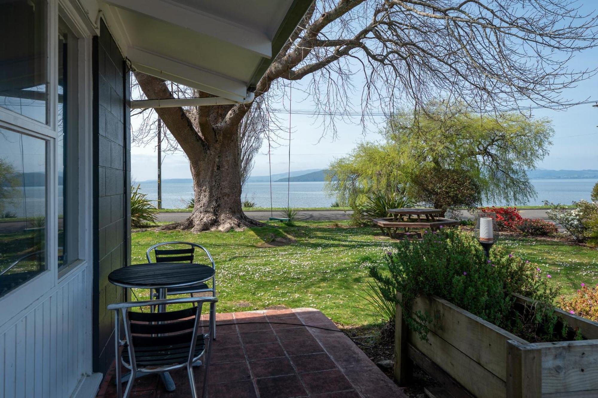 Jack & Di'S Lakefront Motel Rotorua Exteriör bild